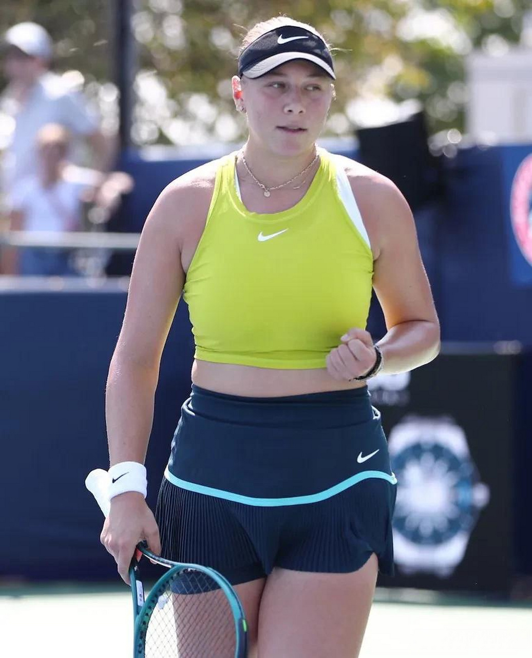 仅仅表现为 仅仅表现为