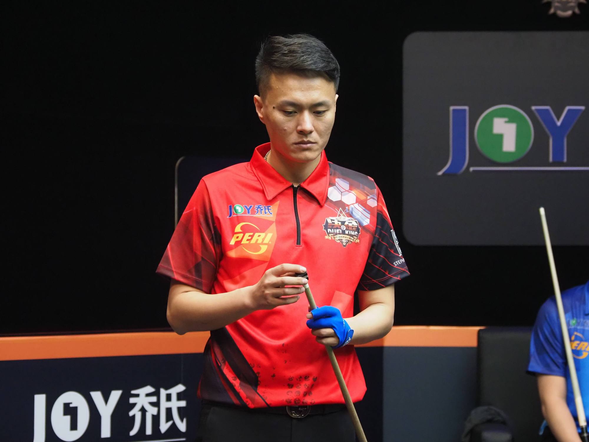 载着球迷们 载着球迷们