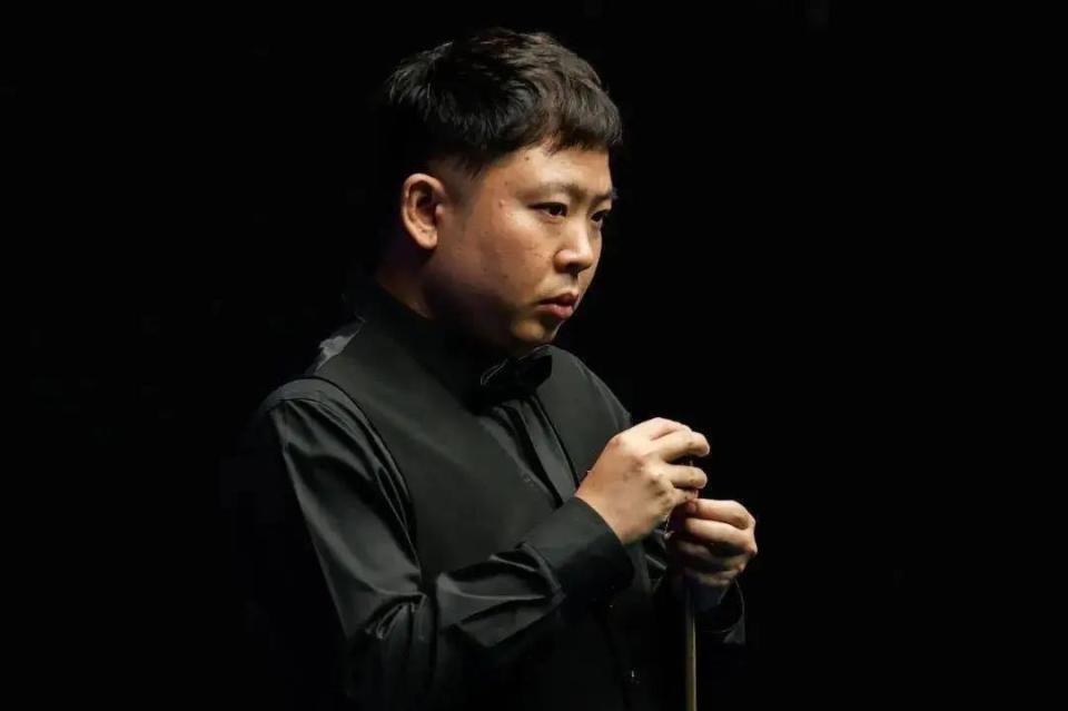 连扳两球 连扳两球