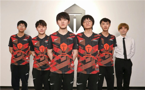 肋部斜传 肋部斜传